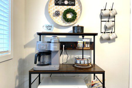 Stone Lake Cottage Retreat: Morning routines made easy — coffee station included, no extra charge.