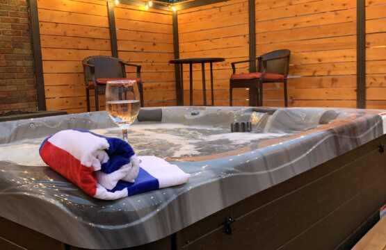 Decked Out Back Deck - hot tub, grill, lights, privacy fence, did I mention hot tub!!??