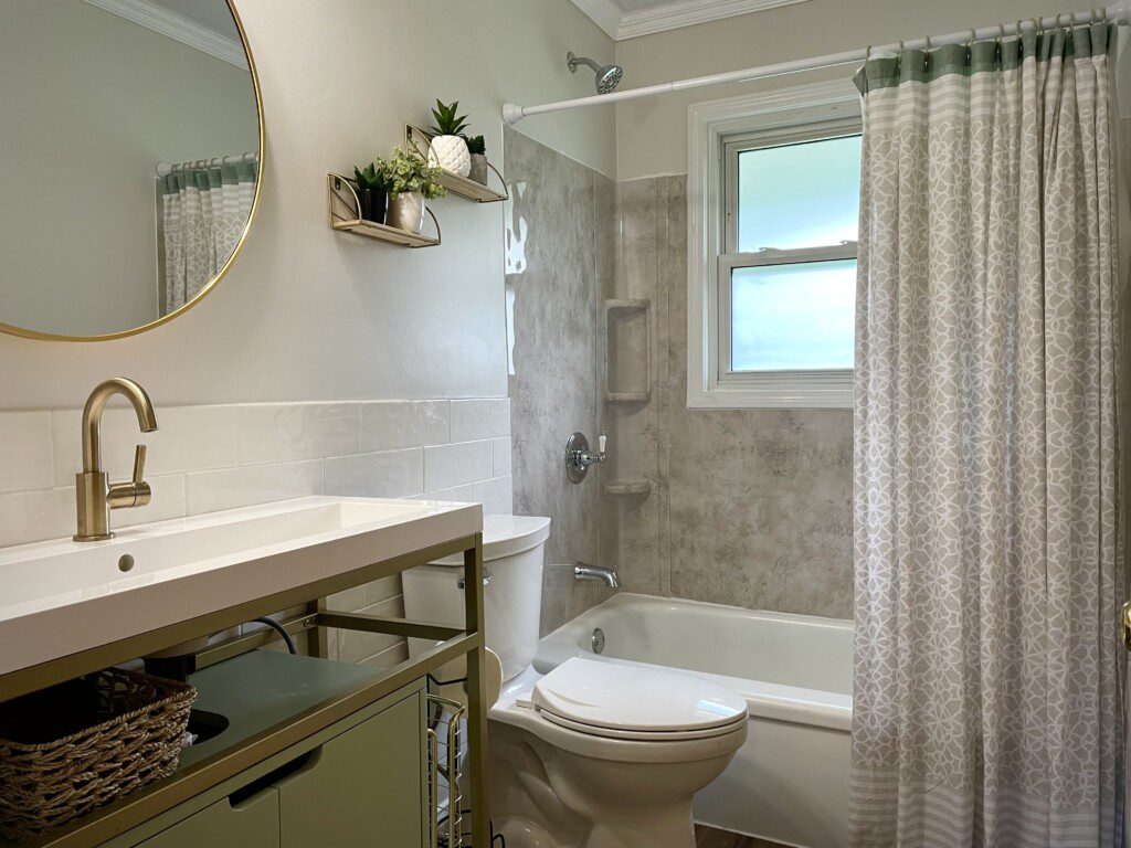 Bathroom #1 - shower & tub combination
