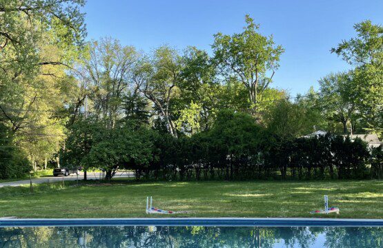 Family Fun at Riverside Pool Paradise! Splash in the pool, relax in the hot tub, or enjoy yard games. Spacious deck with seating! Toddler cabana, & custom art.