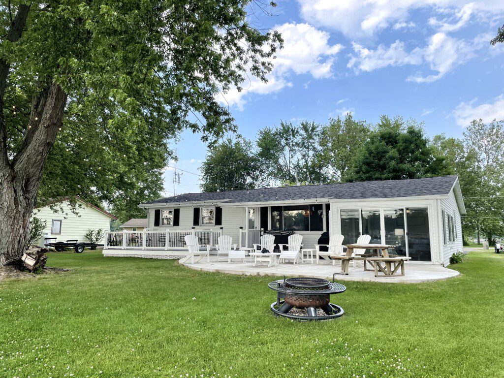 The Waldron Lake Retreat: string lights for great evening relaxation, fire pit, seating, picnic table, sunsets, cookouts, gas grill! We have everything you need for a much needed getaway!