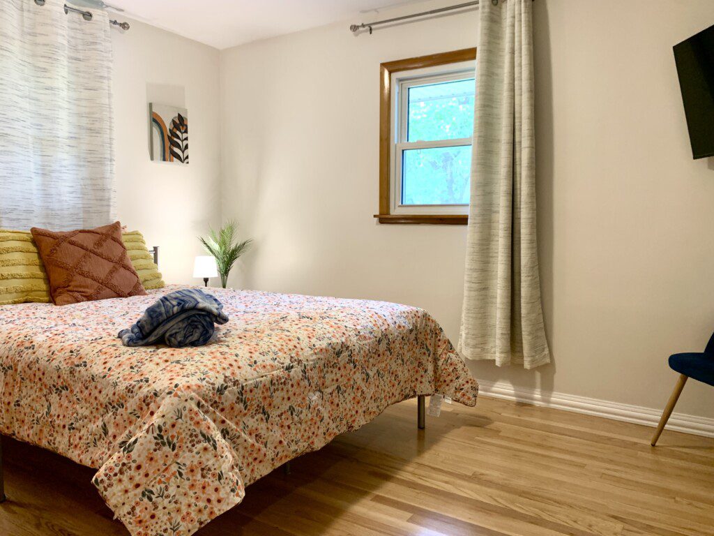 Bedroom #2 - queen bed, 43" Roku Smart TV; reading lamps with USB plug-in