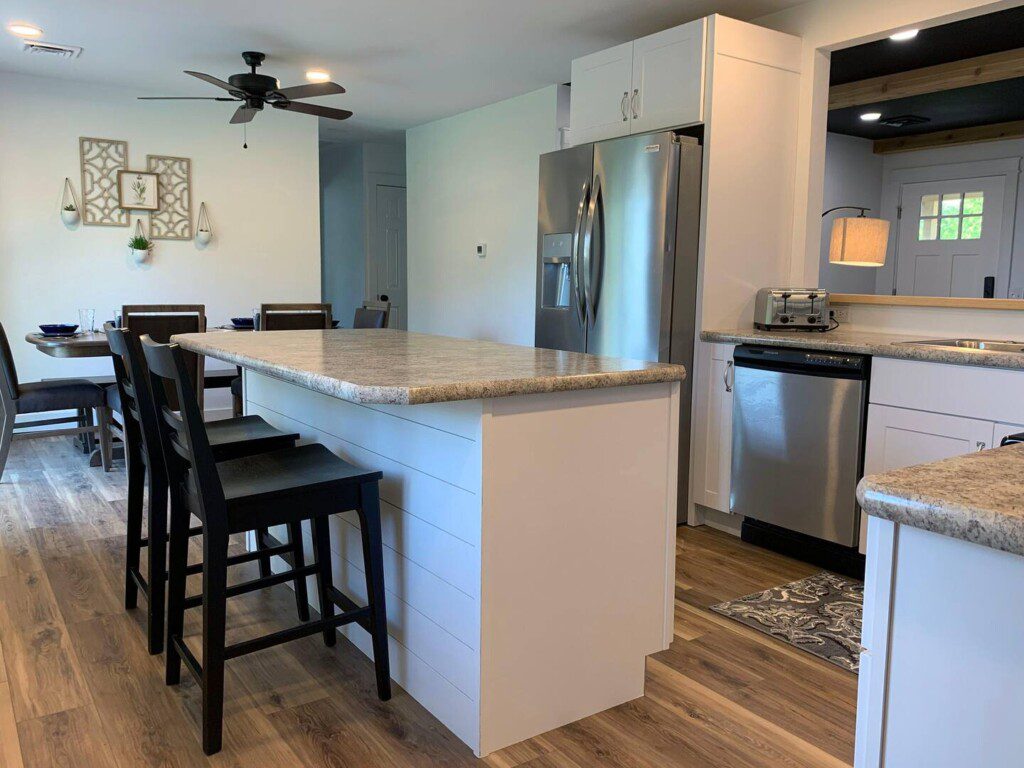 Fully equipped kitchen (pots, pans, and much more). Complimentary coffee and pods for Keurig machine!