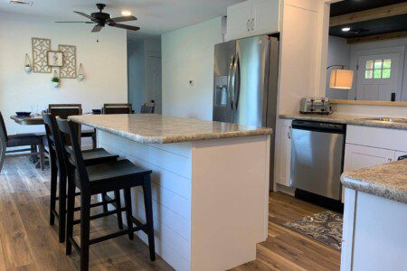 Fully equipped kitchen (pots, pans, and much more). Complimentary coffee and pods for Keurig machine!