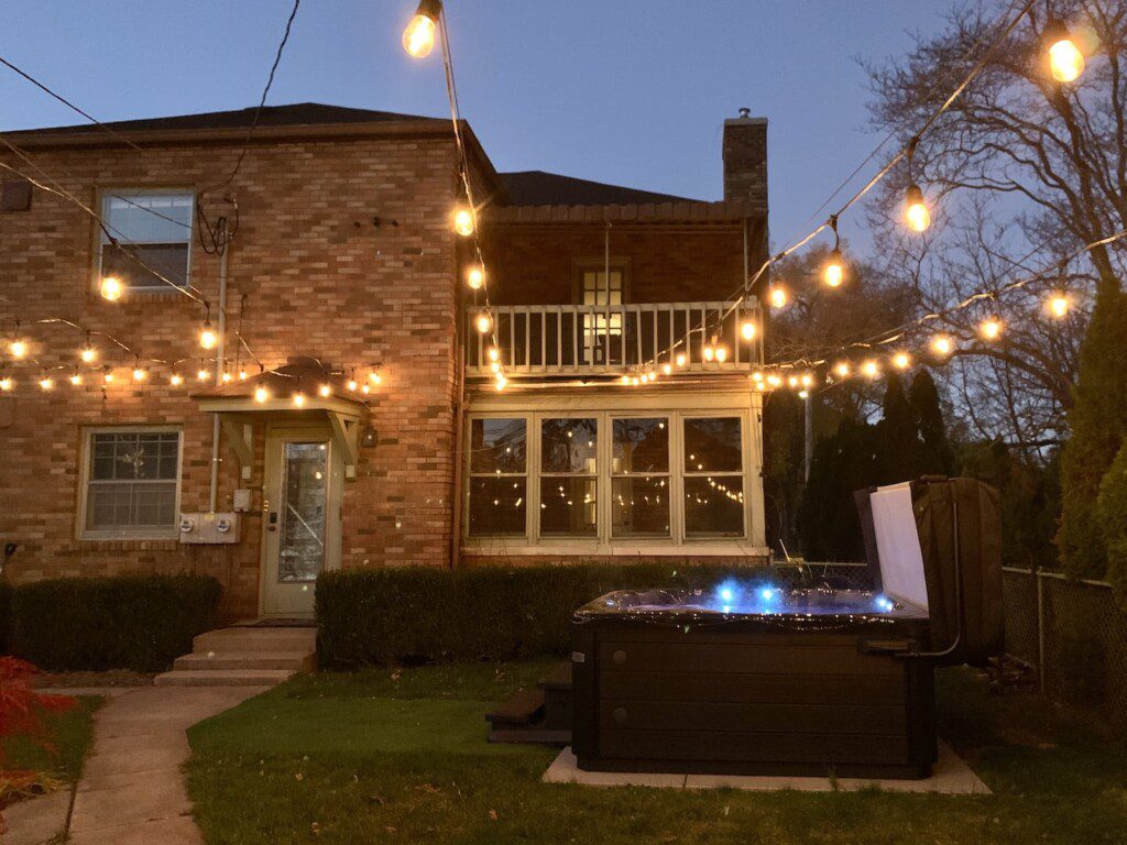 TheBrickHouse Backyard Oasis - hot tub, grill, lights, privacy fence, did I mention HOT TUB!!??