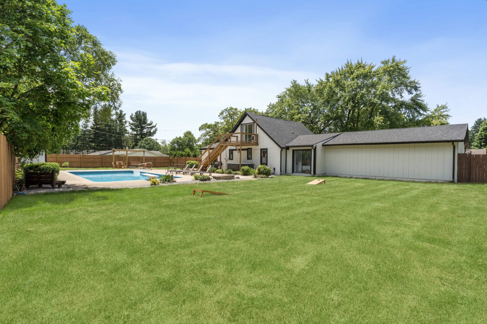 Why choose between fun & relaxation when you can have both? 🌊🔥 Notre Dame Pool Haus has a private pool, hot tub, fire pit & games.