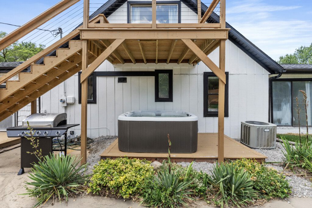 Pool by day, hot tub + BBQ by night 💦🔥 Notre Dame Pool Haus has everything for fun, food, and family time all in one place. Make your vacation memories here!