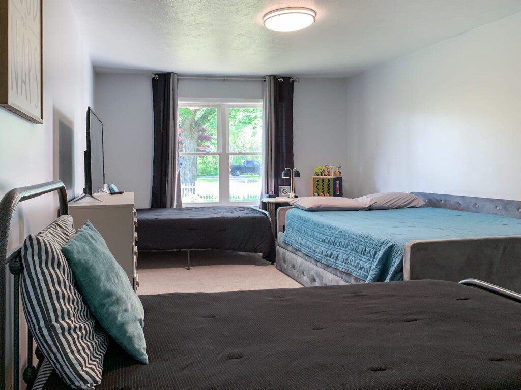 Master Bedroom - queen day bed (pull-out twin) with two other twins; all 3 twin beds are rated for adults. Large RokuTV with a Super Nintendo preloaded with 20 games on the dresser.