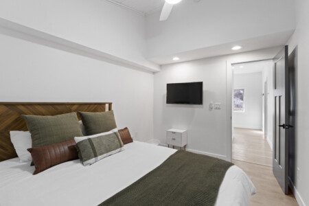 Settle in with comfort 🌙 Bedroom 2 at Notre Dame Pool Haus features a cozy queen bed + 43” Smart TV—perfect for ending the day with your favorite show or movie.