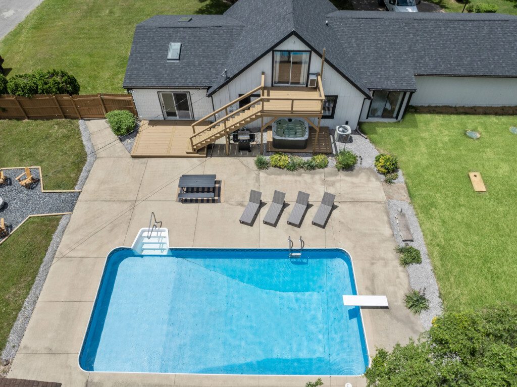 Why choose between fun & relaxation when you can have both? 🌊🔥 Notre Dame Pool Haus has a private pool, hot tub, fire pit & games.