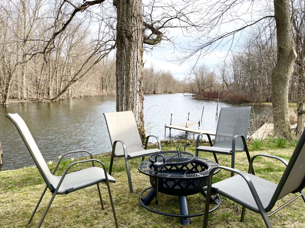 The Pigeon River Retreat Fire Pit (firewood provided): roast some marshmallows and enjoy an evening beside the fire!