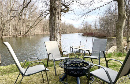 The Pigeon River Retreat Fire Pit (firewood provided): roast some marshmallows and enjoy an evening beside the fire!