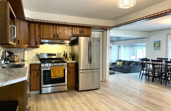 The Waldron Lake Retreat Kitchen: includes cooking utensils, pots, pans, etc. Complimentary coffee is provided!