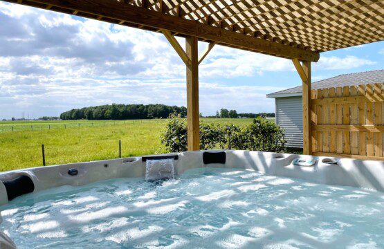 Relax the night away in our hot tub overlooking the peaceful surroundings of farm country!!