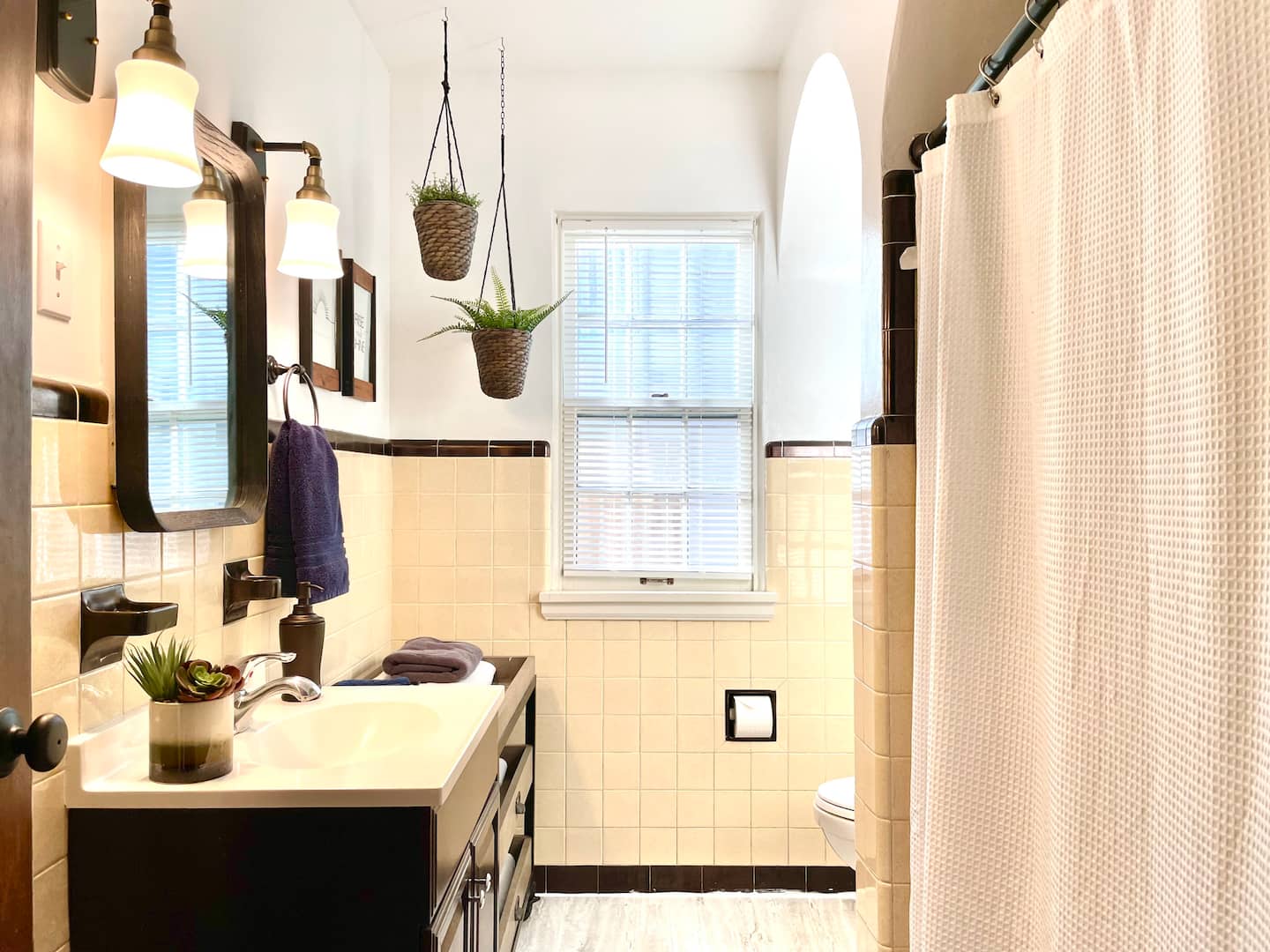 Main Floor Bathroom - full bathroom with tub/shower combination, soap & shampoo provided, towels/wash clothes provided