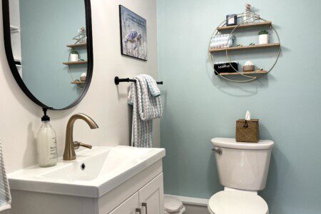 Stone Lake Cottage Retreat: Simple and clean — shower/tub combo with towels, shampoo, and soap ready for your stay