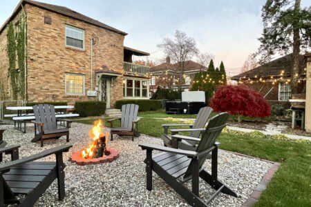 TheBrickHouse Backyard Oasis - enjoy a beautiful evening fire (complimentary firewood provided)! 