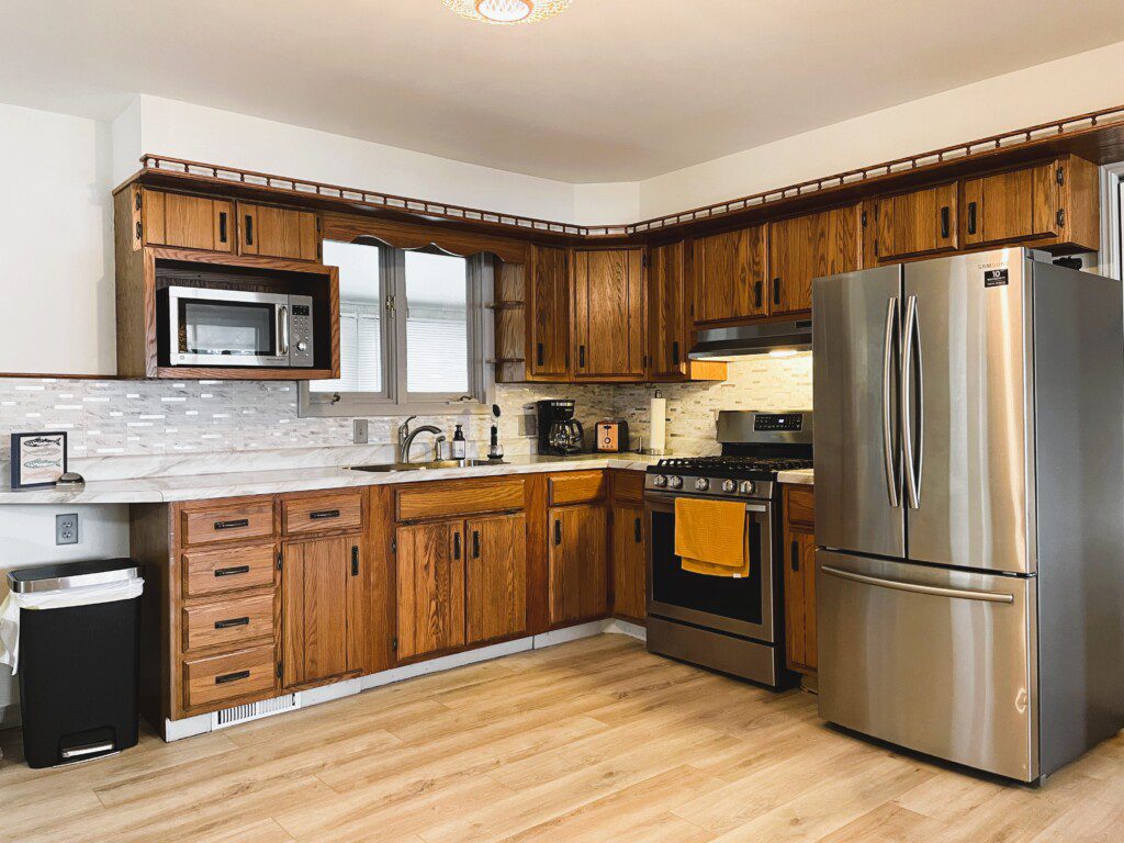 The Waldron Lake Retreat Kitchen: includes cooking utensils, pots, pans, etc. Complimentary coffee is provided!