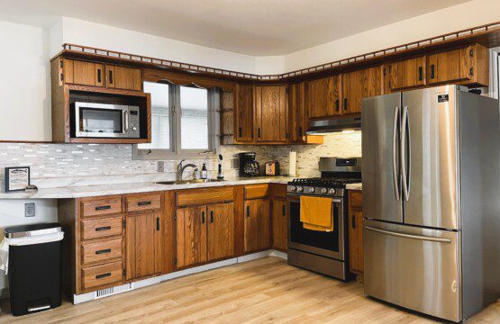 The Waldron Lake Retreat Kitchen: includes cooking utensils, pots, pans, etc. Complimentary coffee is provided!