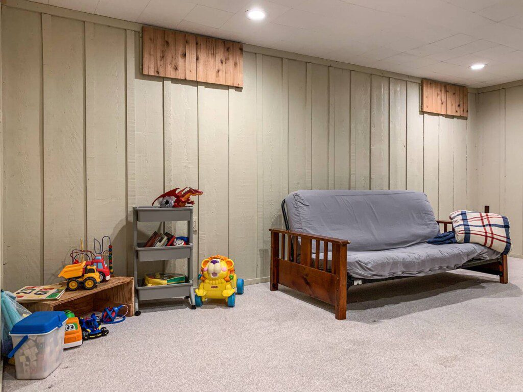 Basement futon and playroom - Kids will love using their imaginations in the big basement room with fun toys to use!