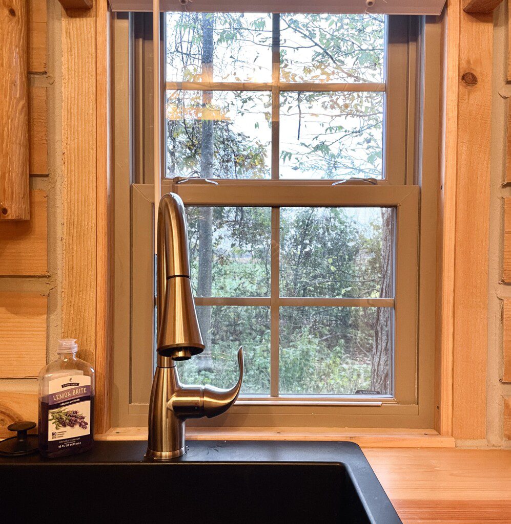 🌲 Wash up with a view! Enjoy peaceful woodland scenes while doing dishes at the kitchen sink—nature right outside your window.