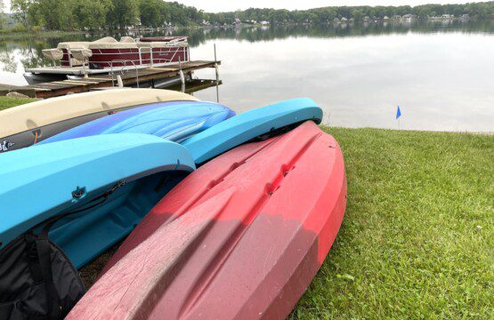Stone Lake Cottage Retreat: Enjoy the best of lake life from our three provided kayaks! Very peaceful lake!
