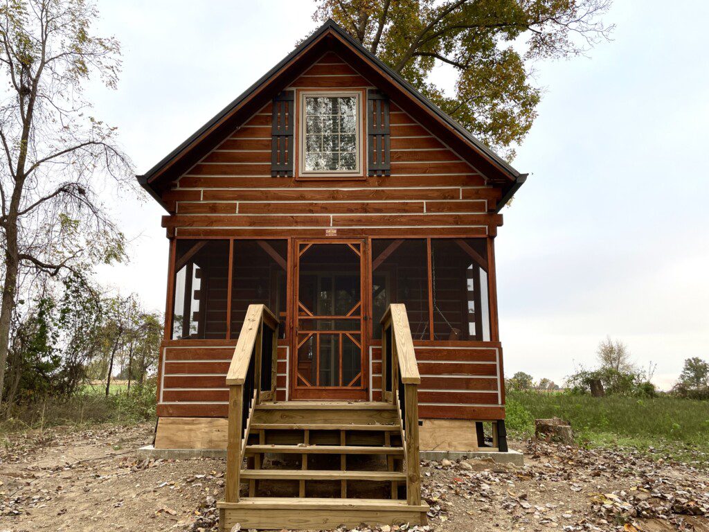 ✨ Your private log cabin retreat awaits! Enjoy peaceful mornings, starry nights, and screened porch living—just minutes from Shipshewana attractions. Imagine yourself here! 🏡
