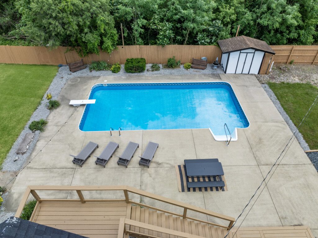 Why choose between fun & relaxation when you can have both? 🌊🔥 Notre Dame Pool Haus has a private pool, hot tub, fire pit & games.