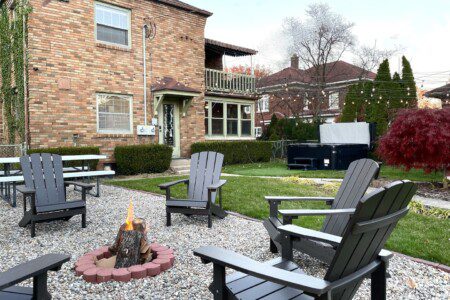 TheBrickHouse Backyard Oasis - hot tub, grill, lights, firepit (complementary firewood provided), privacy fence, did I mention HOT TUB!!??