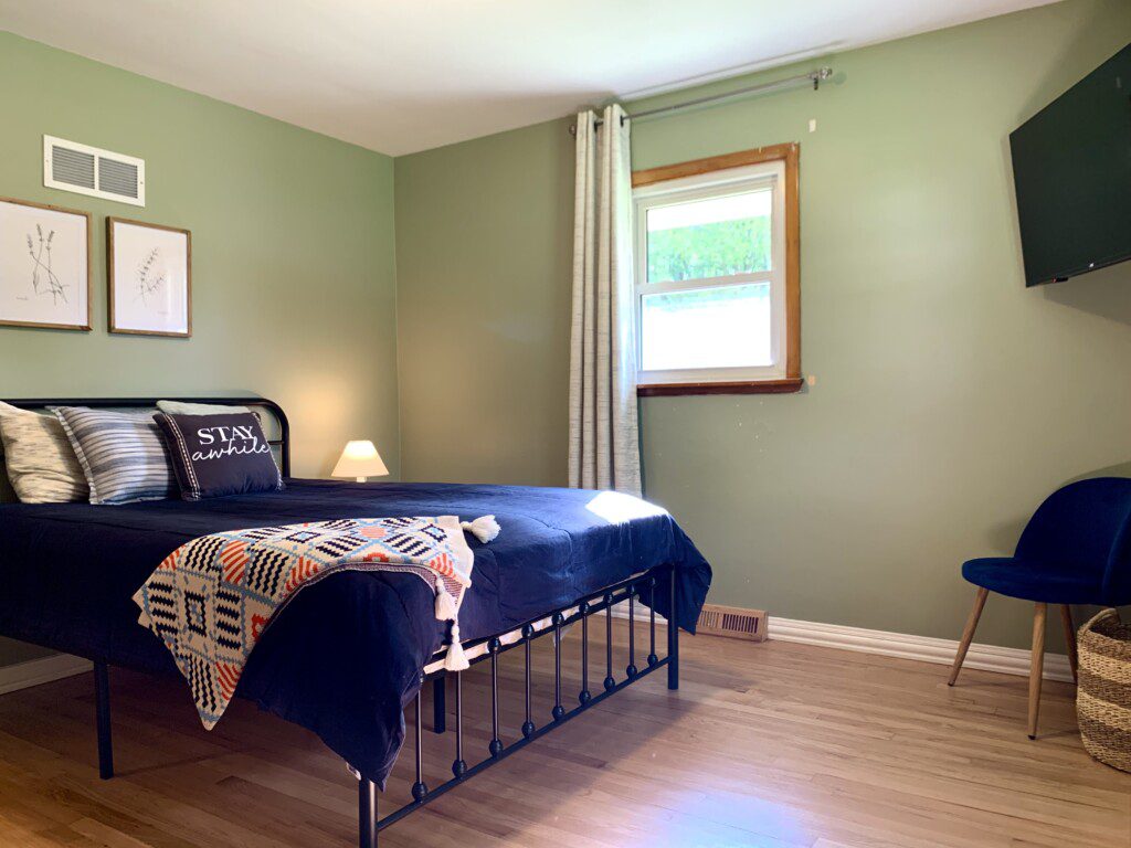 Bedroom #1 - queen bed, 43" Roku Smart TV; reading lamps with USB plug-in