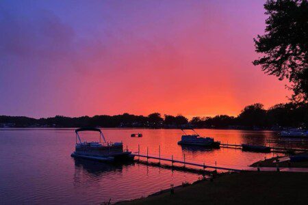 Stone Lake Cottage Retreat: A perfect end to your lake day with awesome sunset views!