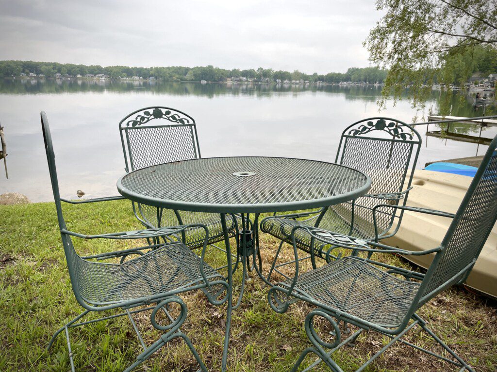 Stone Lake Cottage Retreat: Enjoy your morning coffee or evening dinner with peaceful lake views.