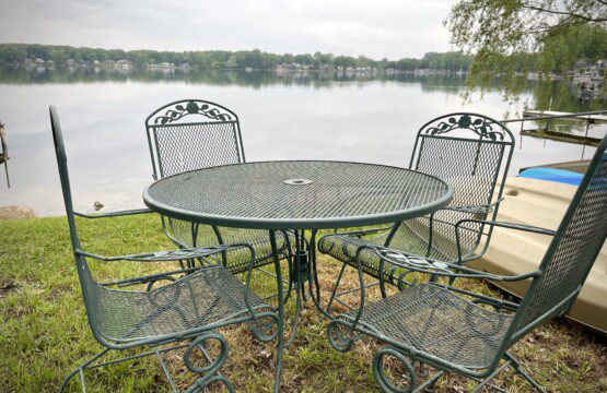 Stone Lake Cottage Retreat: Enjoy your morning coffee or evening dinner with peaceful lake views.