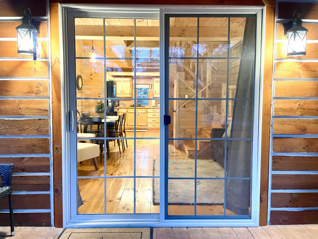 🏡 Welcome to Valley Hills Cabin! Slide open the door and let rustic charm and homey comforts greet you—your adventure begins here.