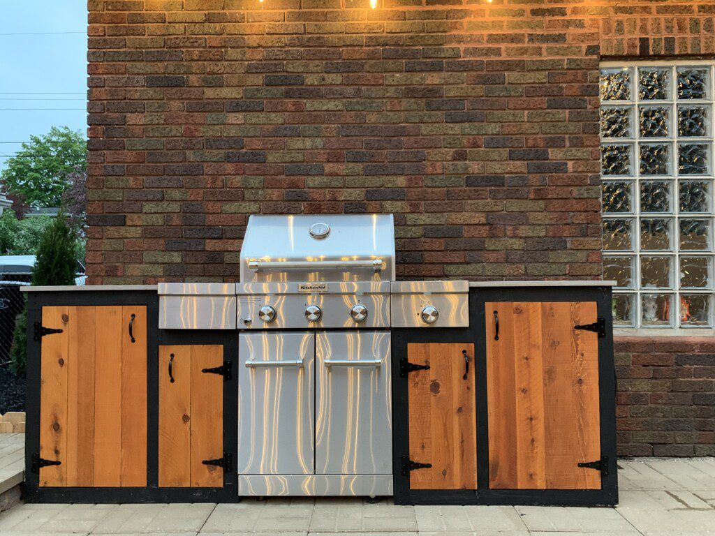 Decked Out Back Deck - super nice gas grill to enjoy some good eating as a group!!