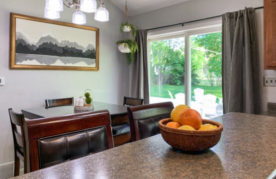 Kitchen and dining room - fruit not included.