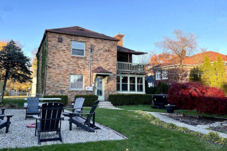 TheBrickHouse Backyard Oasis - hot tub, grill, lights, firepit (complementary firewood provided), privacy fence, did I mention HOT TUB!!??