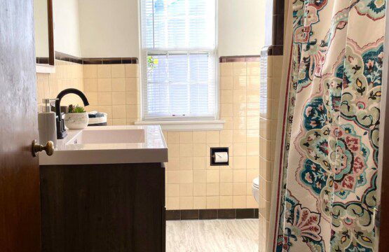 Upstairs Bathroom - full bathroom with tub/shower combination, soap & shampoo provided, towels/wash clothes provided