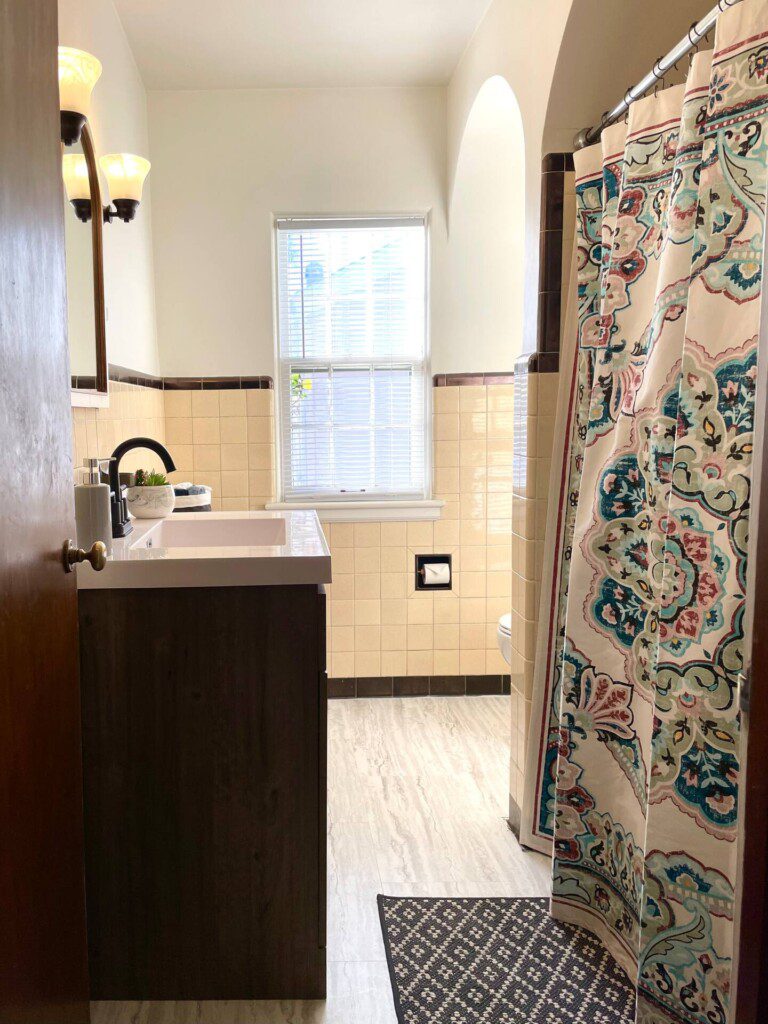 Upstairs Bathroom - full bathroom with tub/shower combination, soap & shampoo provided, towels/wash clothes provided