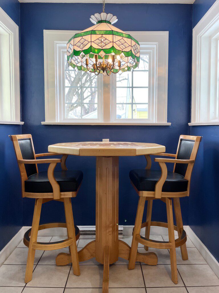 Pull up a chair and settle in 💙🍷 — this bold, navy-accented dining nook sets the perfect mood for lingering over meals, playing games, and making memories with your crew.