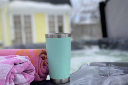 Your own private hot tub — no reservation required! 🥂 Picture yourself here: jets on, favorite tumbler in hand, the rest of the world can wait. Pure bliss awaits you. ♨️