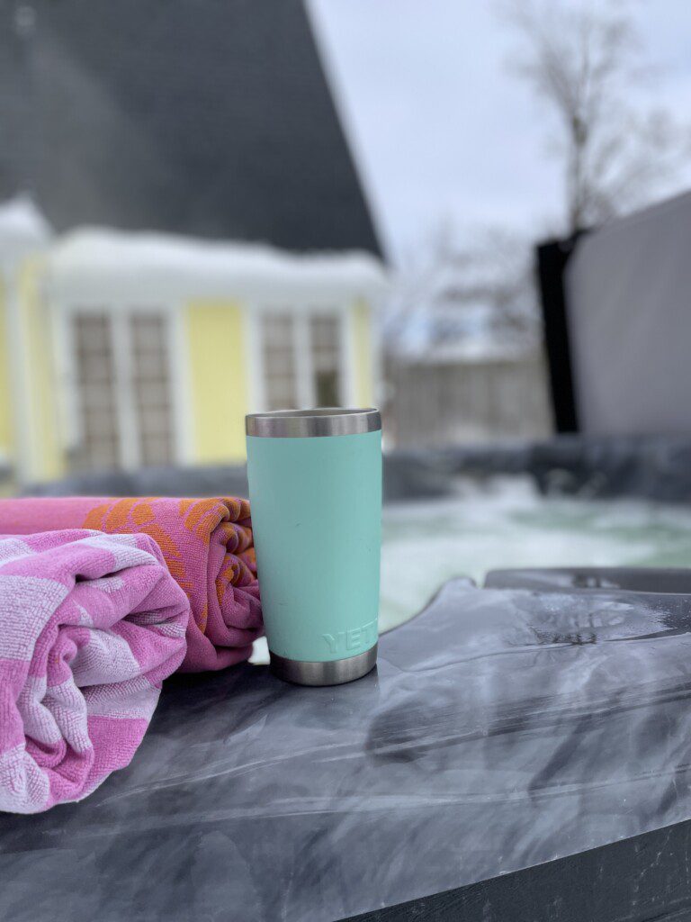 Your own private hot tub — no reservation required! 🥂 Picture yourself here: jets on, favorite tumbler in hand, the rest of the world can wait. Pure bliss awaits you. ♨️