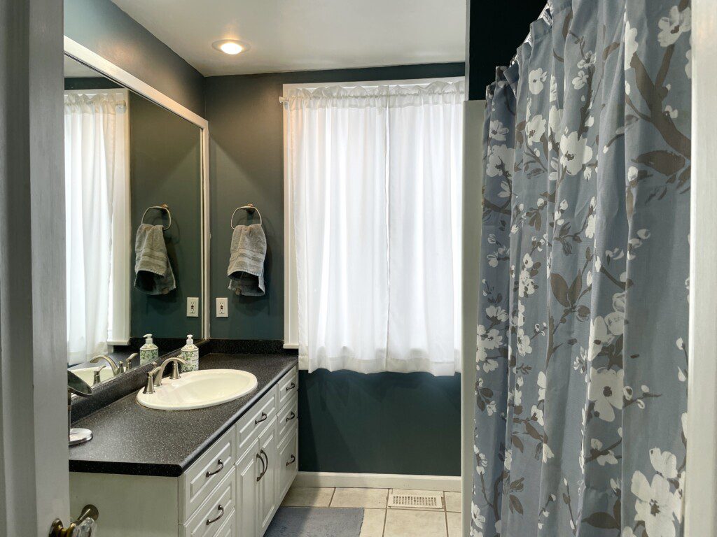 Clean, bright, and designed with your comfort in mind 🪥🌿 — this well-appointed bathroom has everything you need to freshen up and feel your best throughout your stay here.